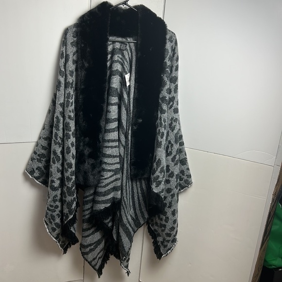 FAUX Fur Trim Open Front Vintage\Retro Inspired Pancho Cape Soft Warm One Size - Picture 10 of 16